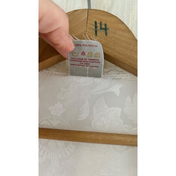 Vintage Bellina bridal white house coat and nightgown with lace trimmings - Picture 10 of 11